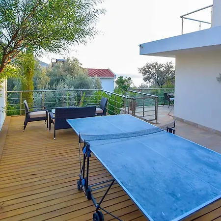 Villa Sleeps 6 With Pool Air Con And Wifi