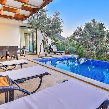 Villa Sleeps 6 With Pool Air Con And Wifi