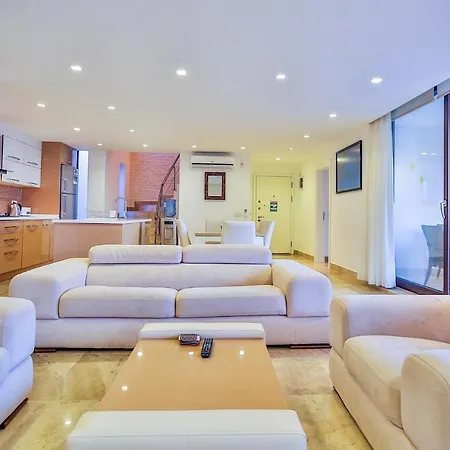 Sleeps 6 With Pool Air Con And Wifi Villa