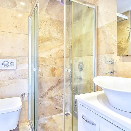 Sleeps 6 With Pool Air Con And Wifi *