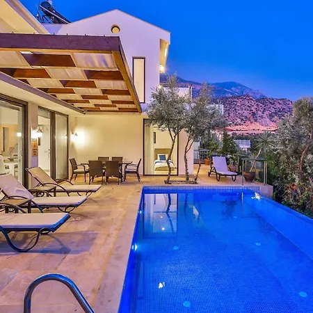 Sleeps 6 With Pool Air Con And Wifi *